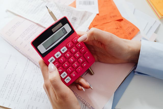 landlord-on-calculator